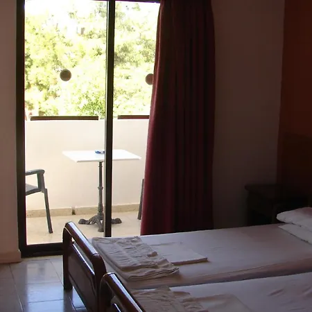 Apostolis Aparthotel *