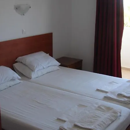 Apostolis Aparthotel *